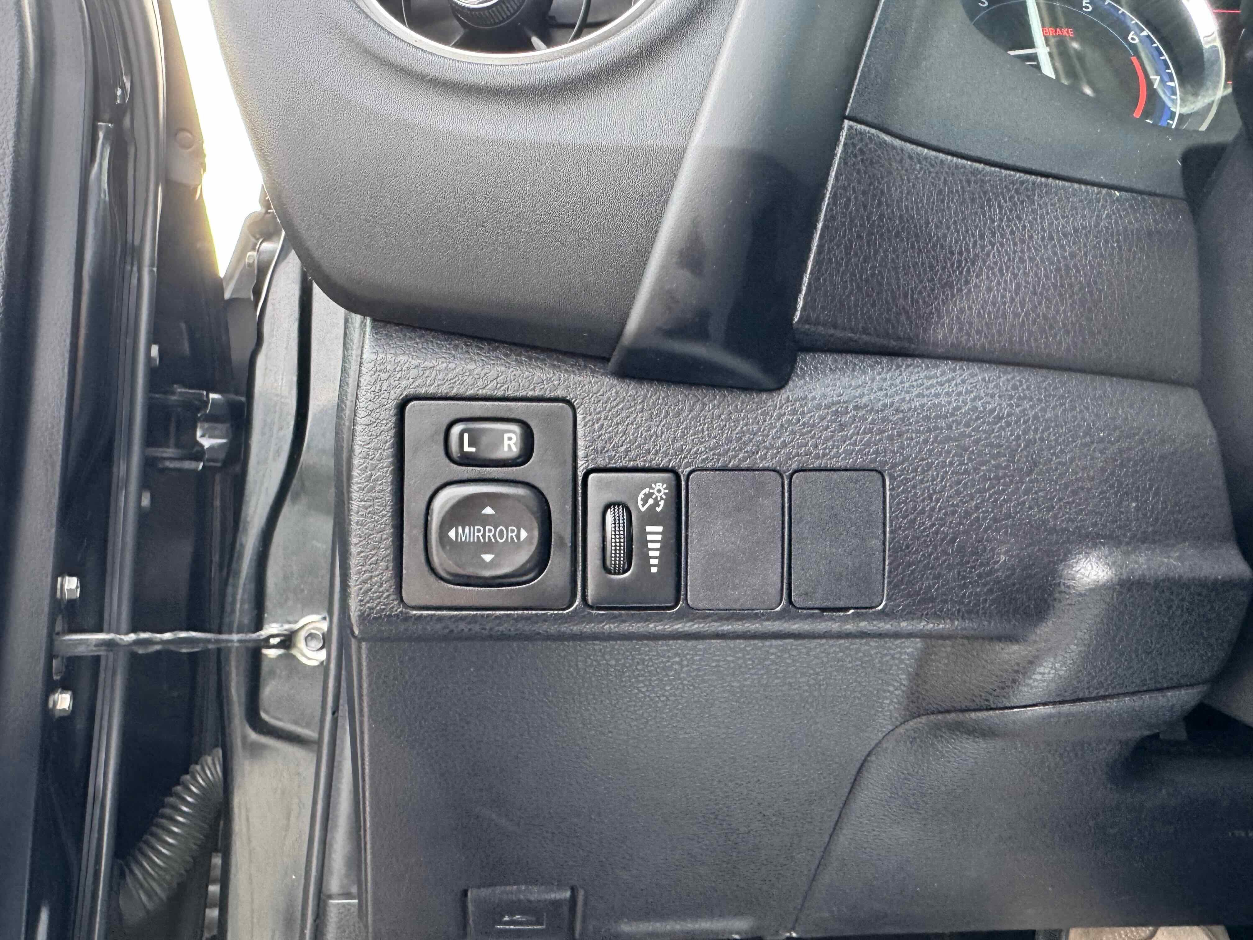 Used 2018 Toyota Corolla LE image 25