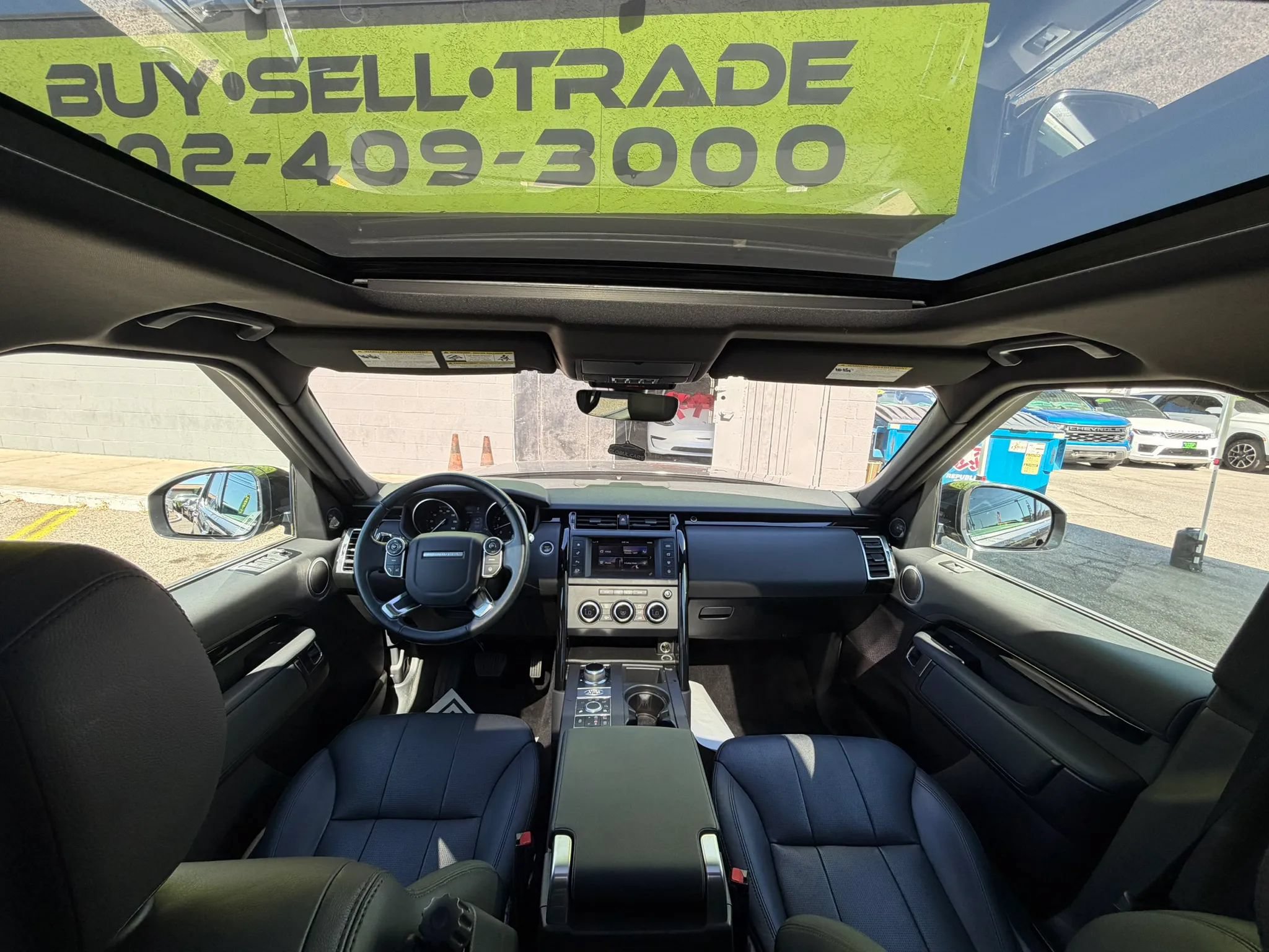 Used 2017 Land Rover Discovery SE AWD/4WD image 20