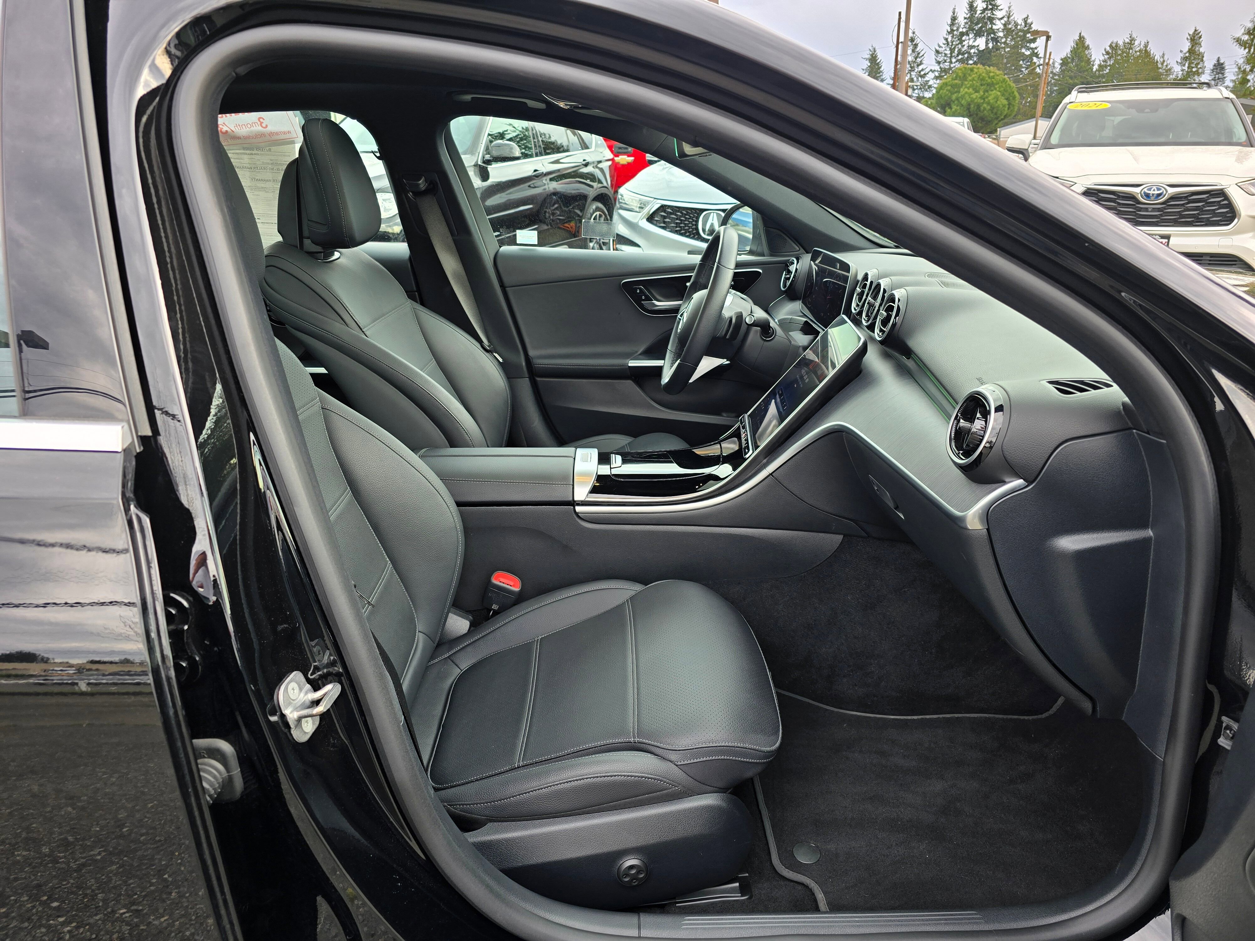 Used 2025 Mercedes-Benz C 300 Sedan image 11