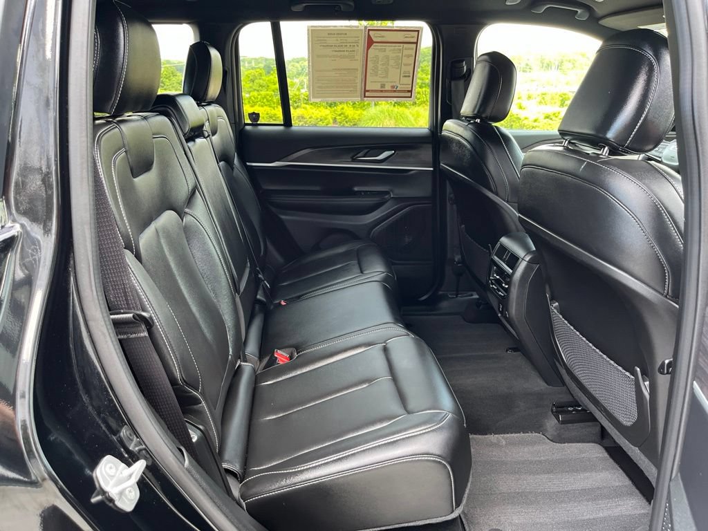 Used 2025 Jeep Grand Cherokee Limited AWD/4WD image 21