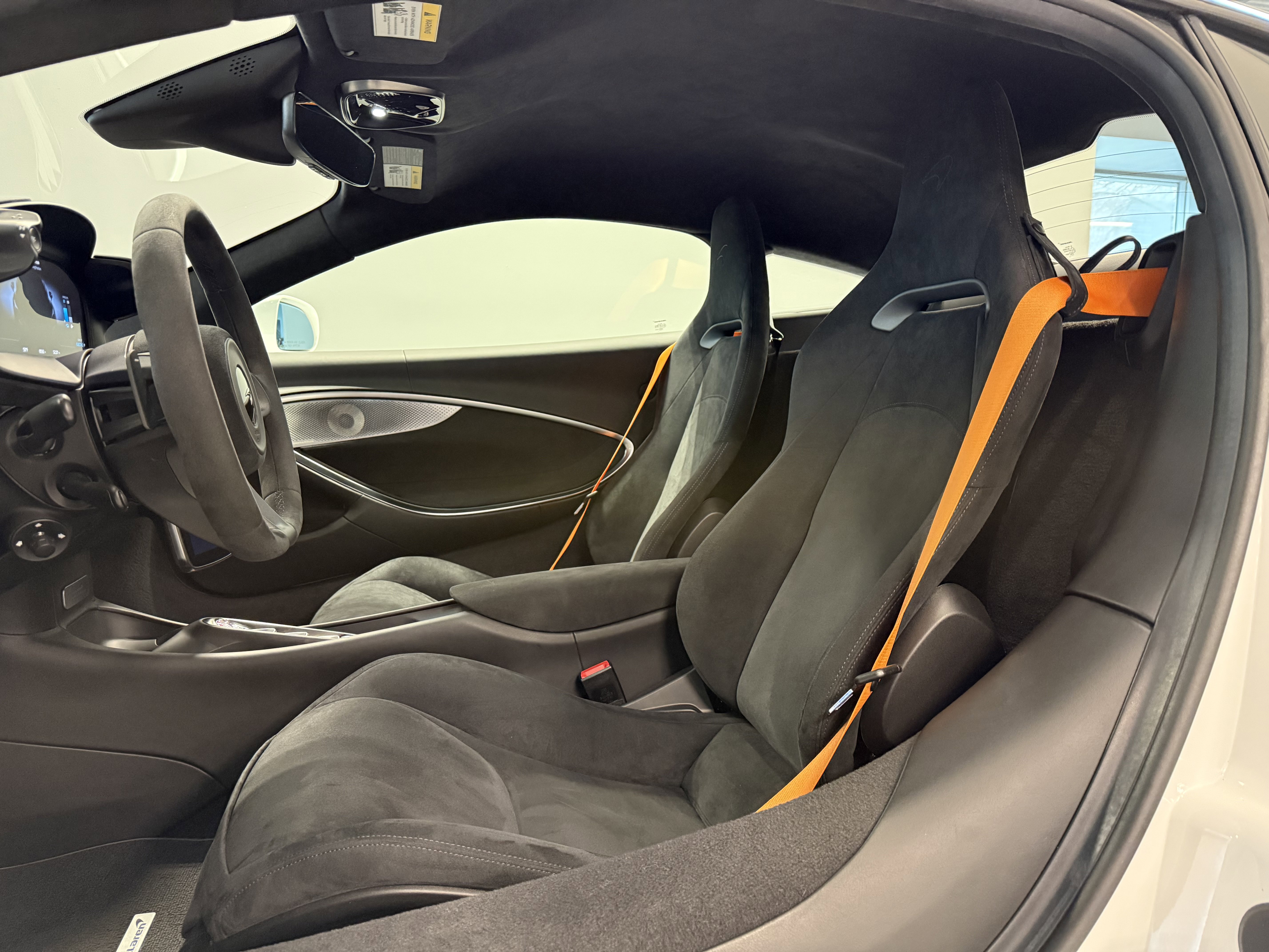 Used 2023 McLaren Artura image 9