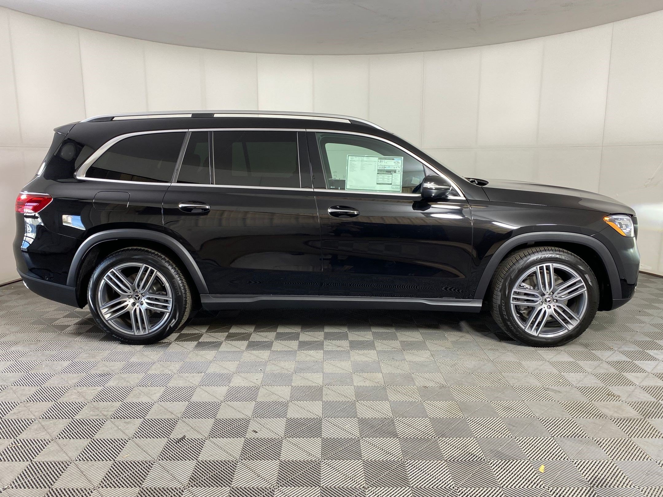 Used 2025 Mercedes-Benz GLS 450 4MATIC image 7