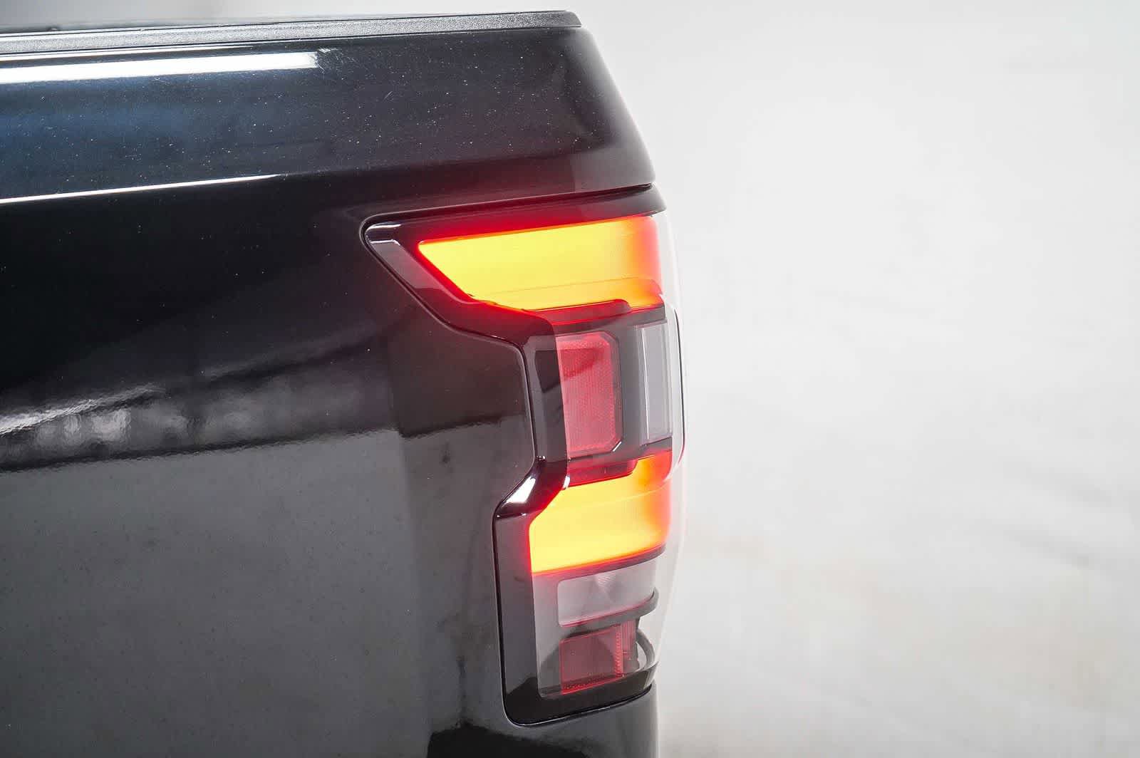 Used 2024 Nissan Frontier SV image 8