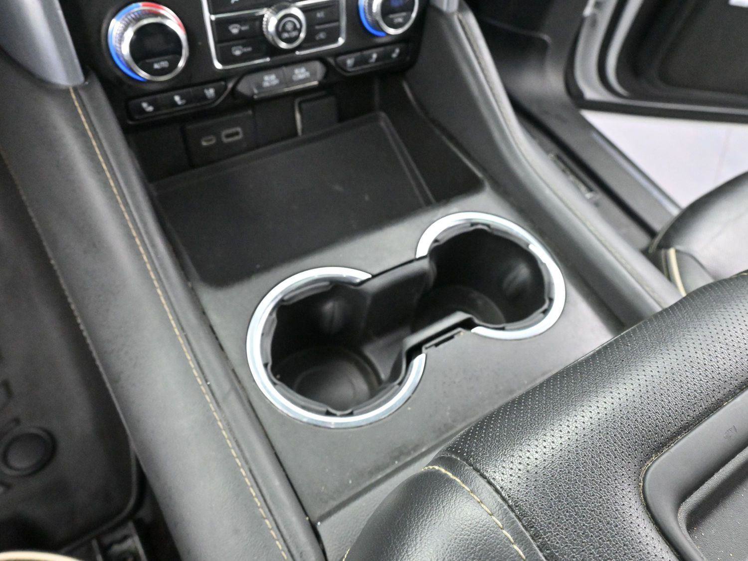 Used 2023 GMC Yukon SLT w/ SLT Premium Package image 19