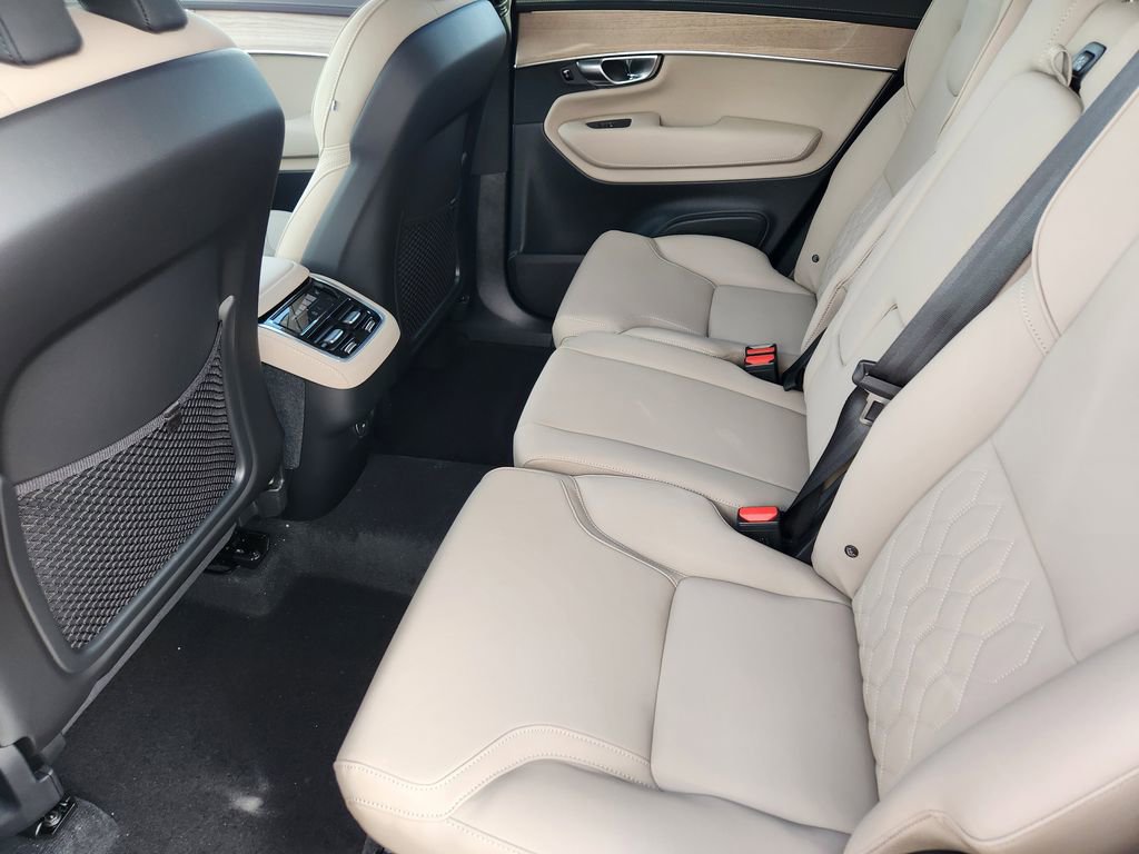 New 2026 Volvo XC90 B6 Core image 18