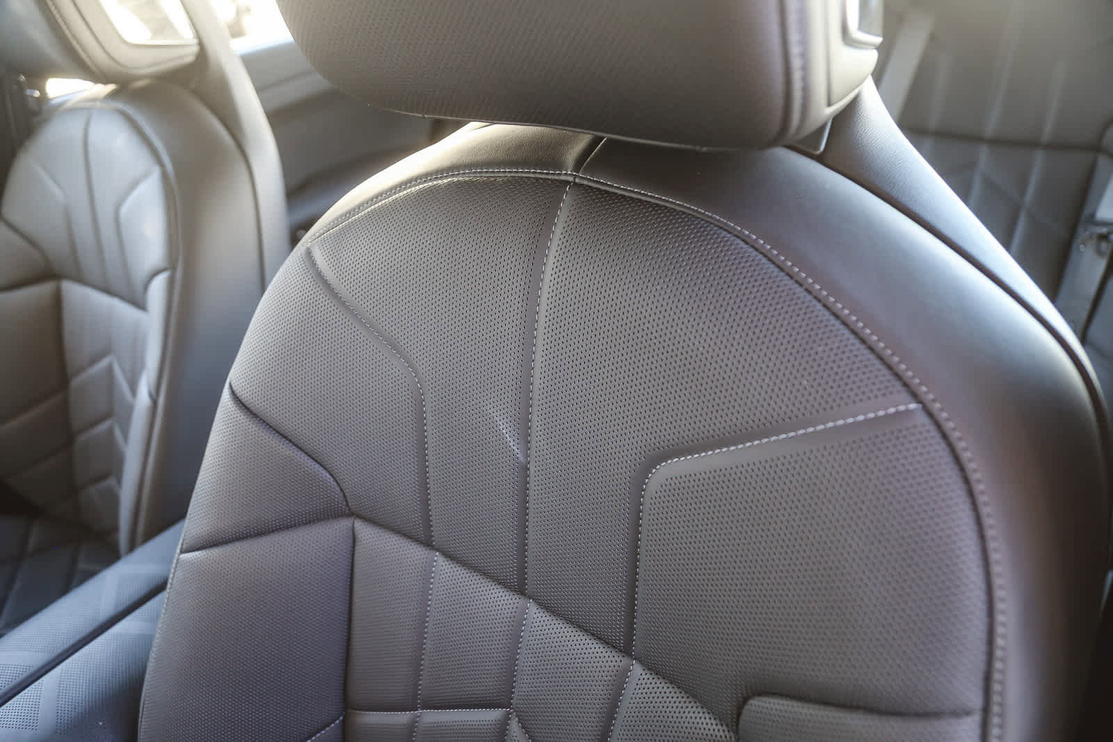 Used 2026 BMW 750e xDrive w/ Premium Package image 21