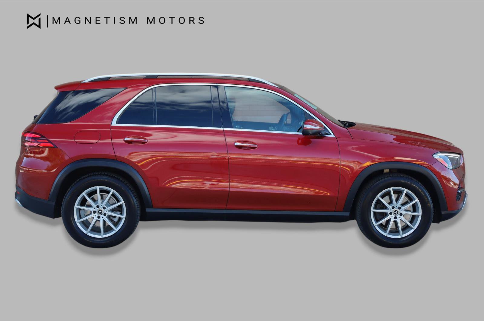 Used 2025 Mercedes-Benz GLE 350 4MATIC image 3