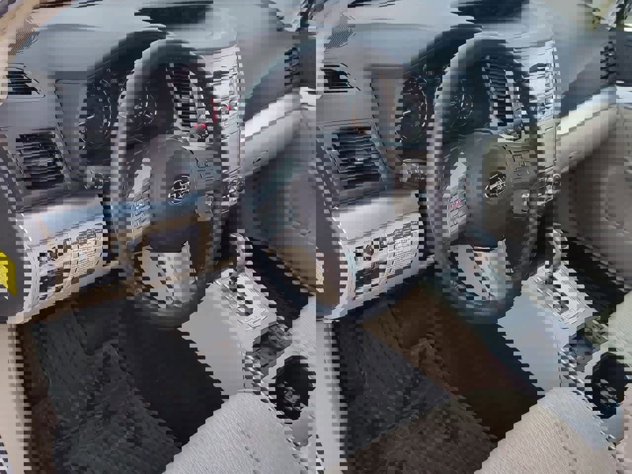 Used 2011 Subaru Outback 2.5i Premium image 2