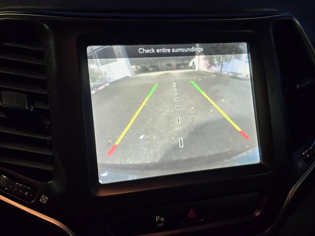 Used 2019 Jeep Cherokee Trailhawk AWD/4WD image 28