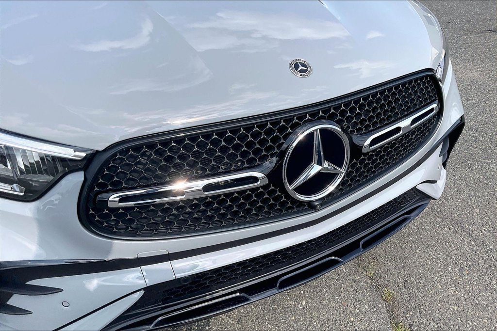 Certified 2025 Mercedes-Benz GLC 300 4MATIC w/ AMG Line image 22
