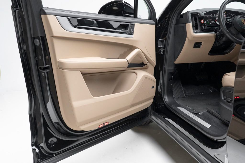 Used 2024 Porsche Cayenne Coupe image 16