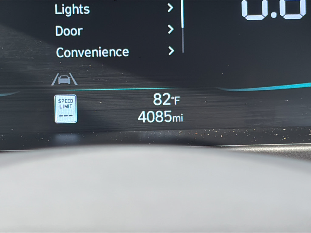 Used 2025 Hyundai Elantra Sport FWD image 28