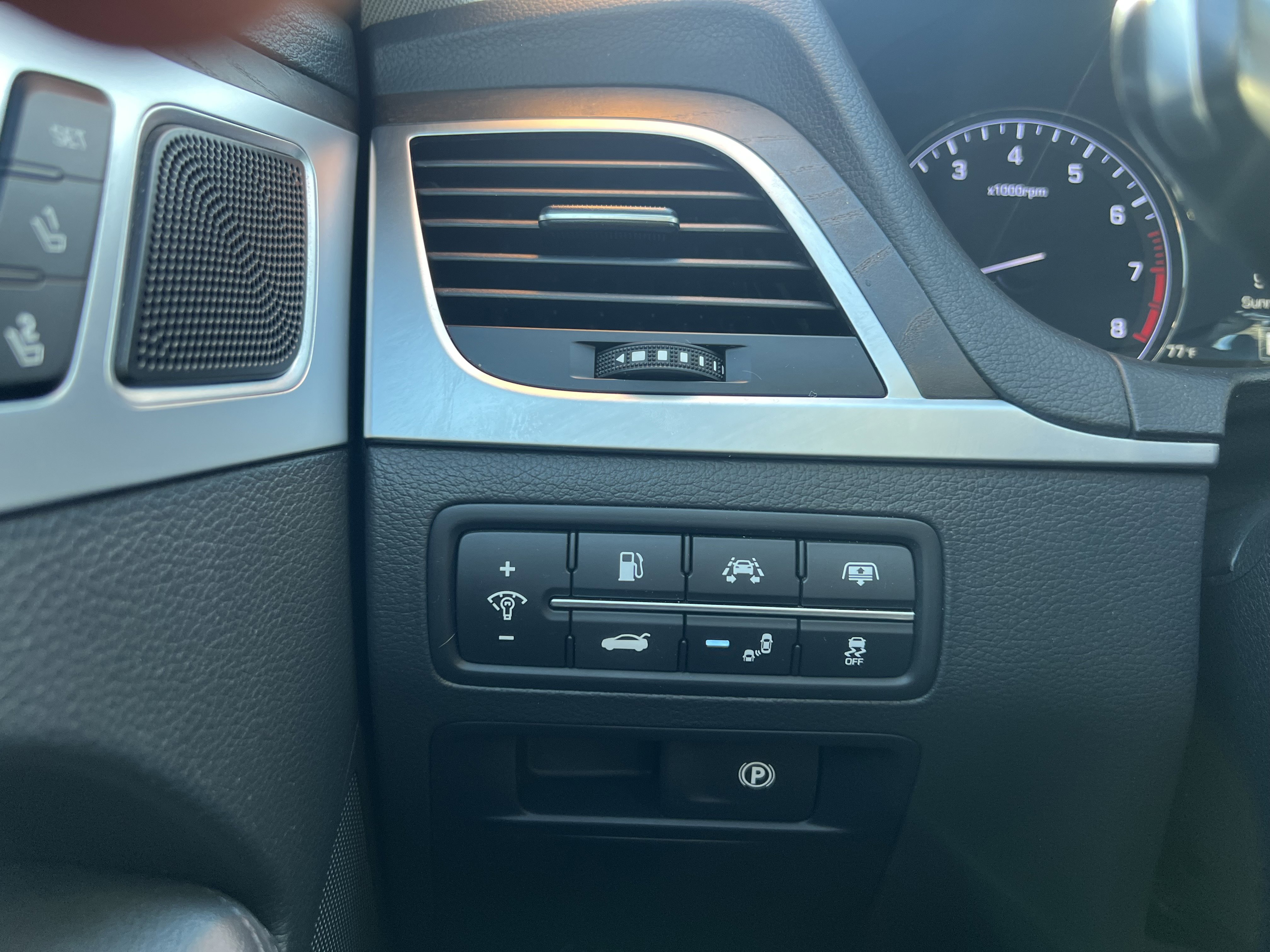 Used 2015 Hyundai Genesis 5.0 image 21