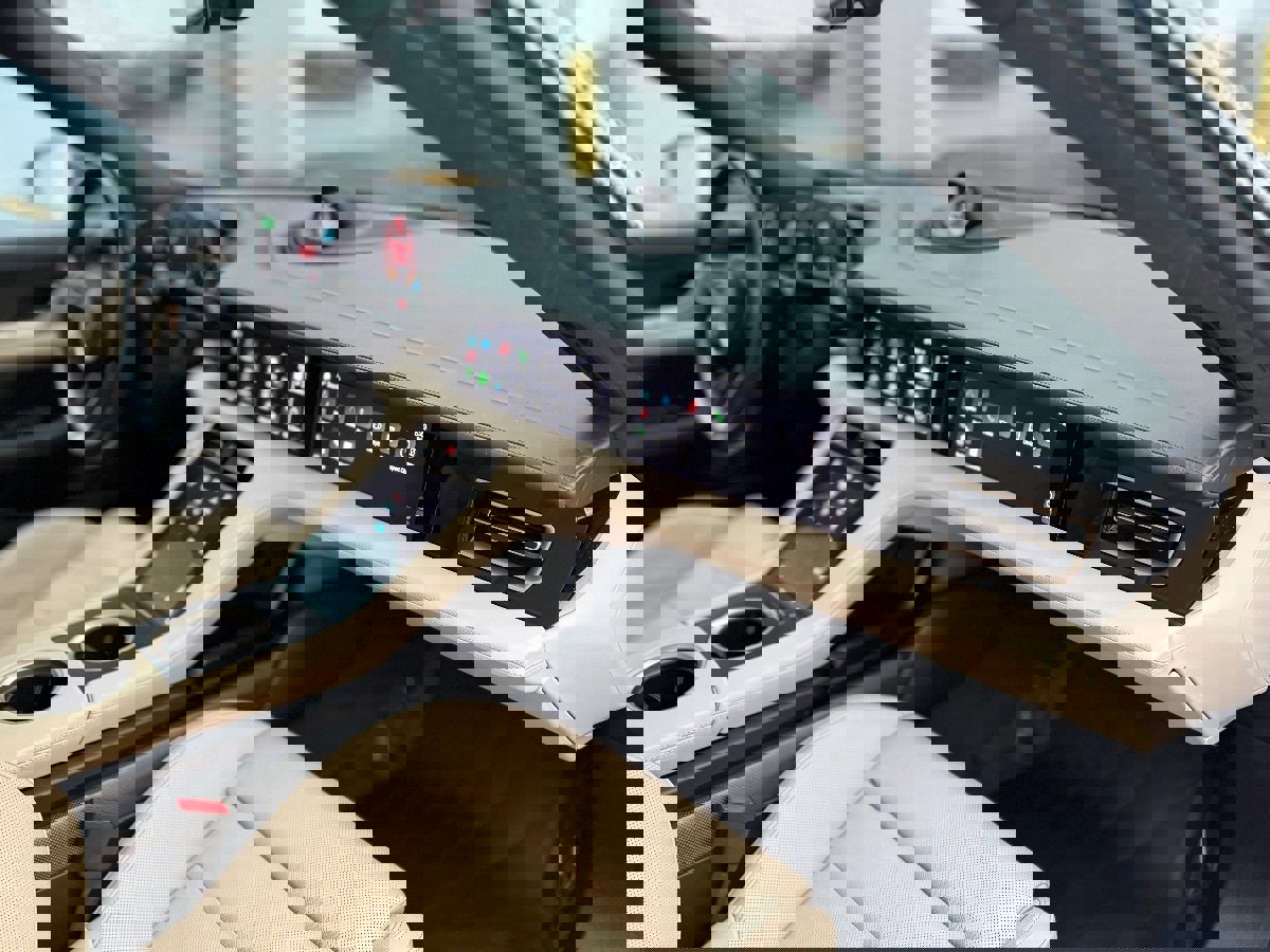 Used 2020 Porsche Taycan Turbo image 15