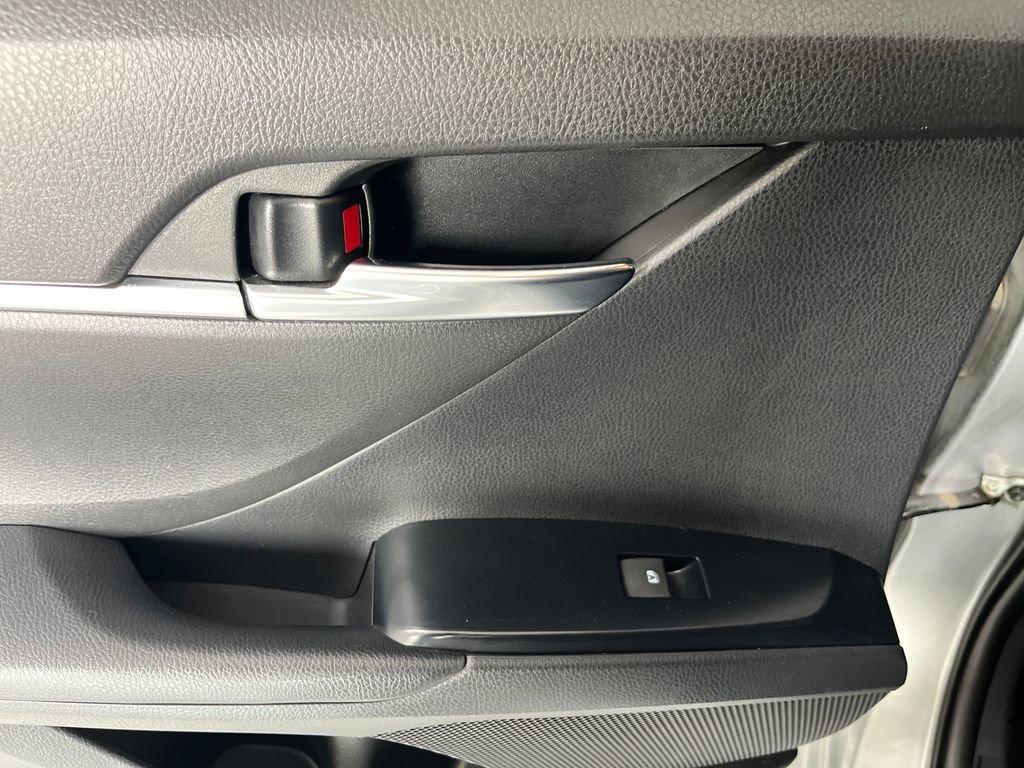 Used 2020 Toyota Camry SE FWD image 51