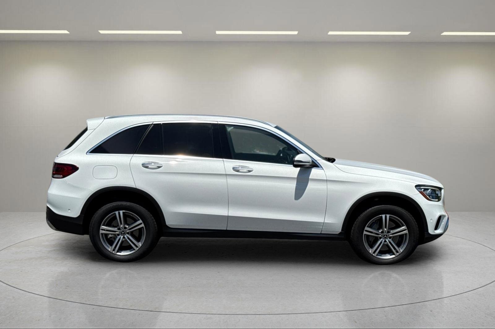 Used 2022 Mercedes-Benz GLC 300 4MATIC image 2