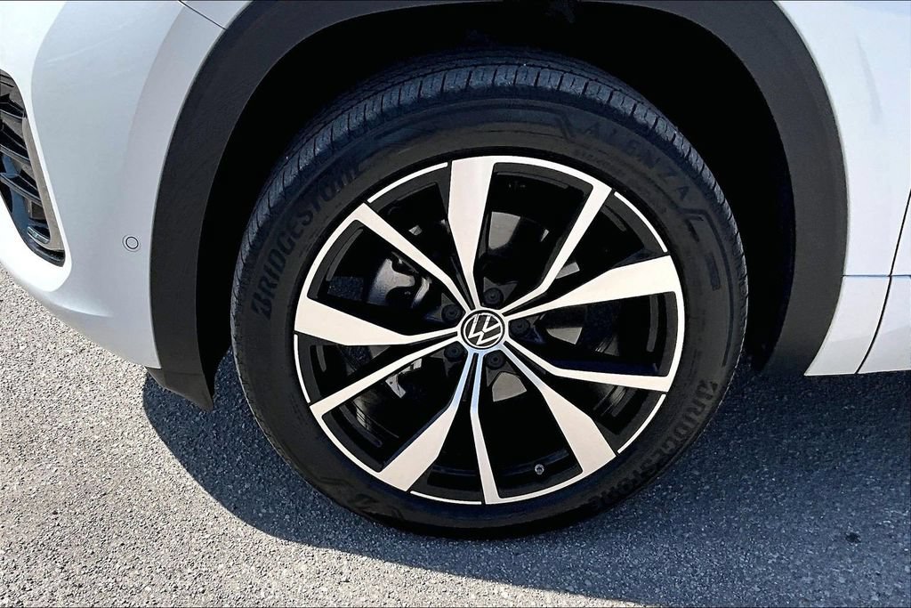 Certified 2024 Volkswagen Atlas Cross Sport SEL Premium R-Line AWD/4WD image 13