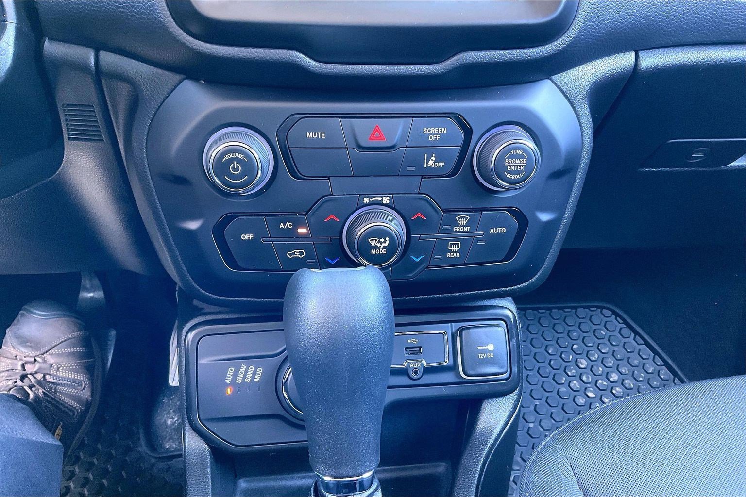 Used 2023 Jeep Renegade Latitude w/ Premium Group AWD/4WD image 20