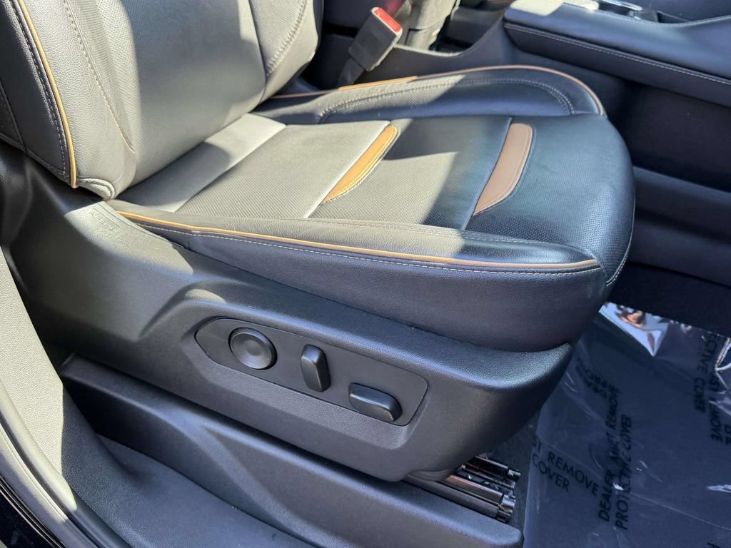 Used 2023 GMC Yukon XL AT4 w/ Technology Package AWD/4WD image 11