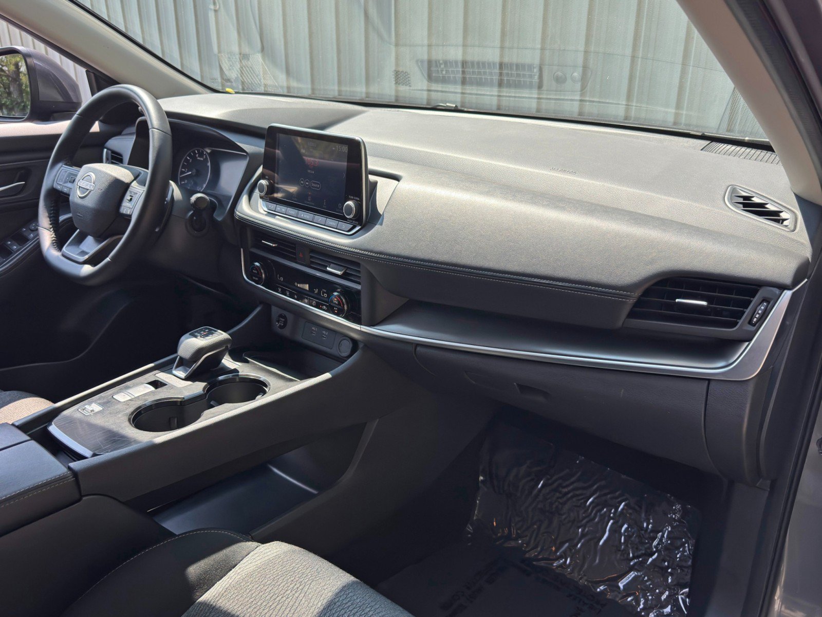 Used 2025 Nissan Rogue SV FWD image 13