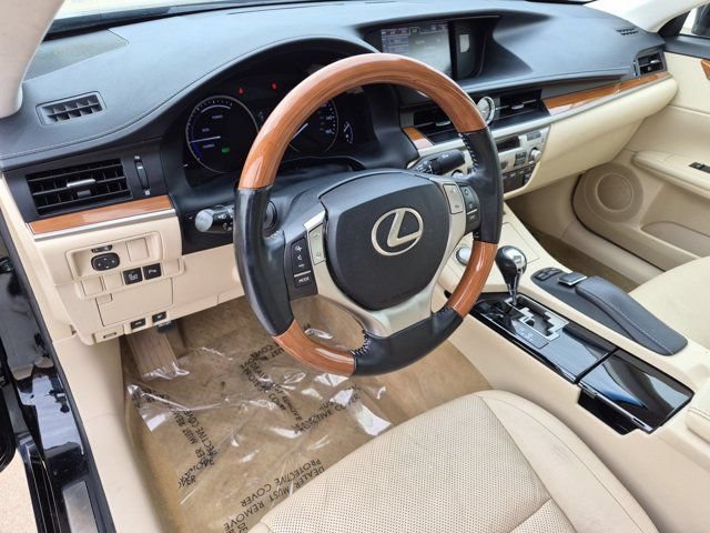 Used 2014 Lexus ES 300h w/ Luxury Package w/Bamboo Trim FWD image 11
