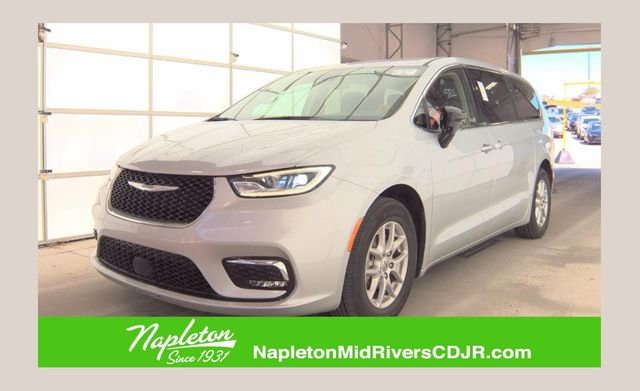 Used 2024 Chrysler Pacifica Touring-L FWD image 1