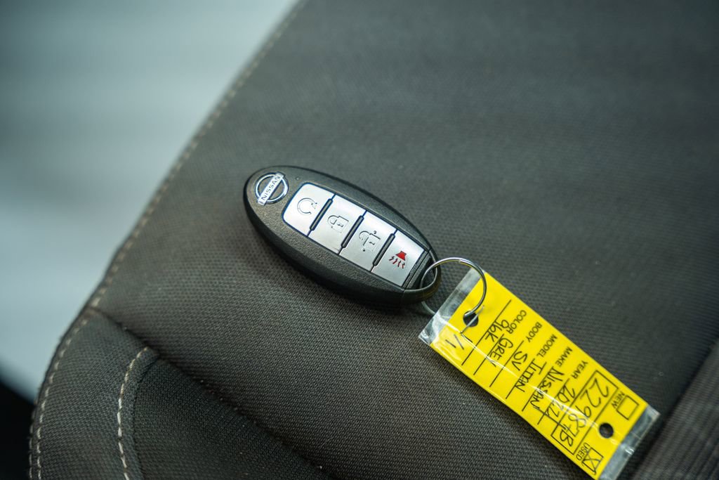 Used 2022 Nissan Titan SV w/ SV Convenience Package image 46