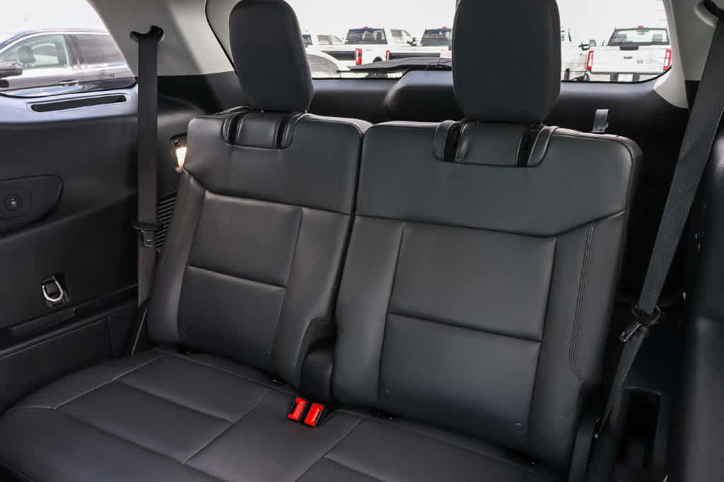 Used 2026 Ford Explorer Active w/ Active Comfort Package RWD image 19