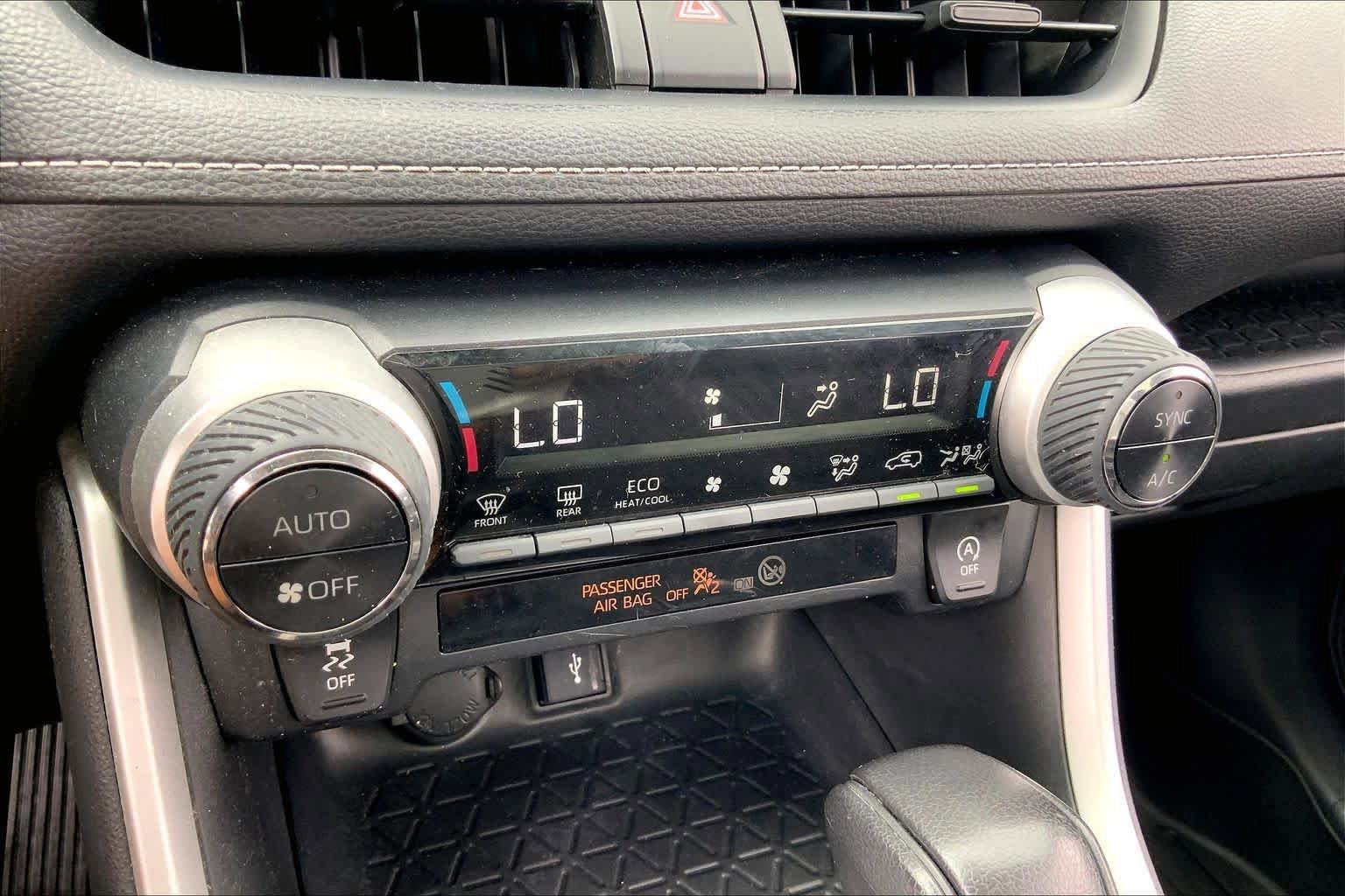 Used 2021 Toyota RAV4 XLE w/ Convenience Package FWD image 33