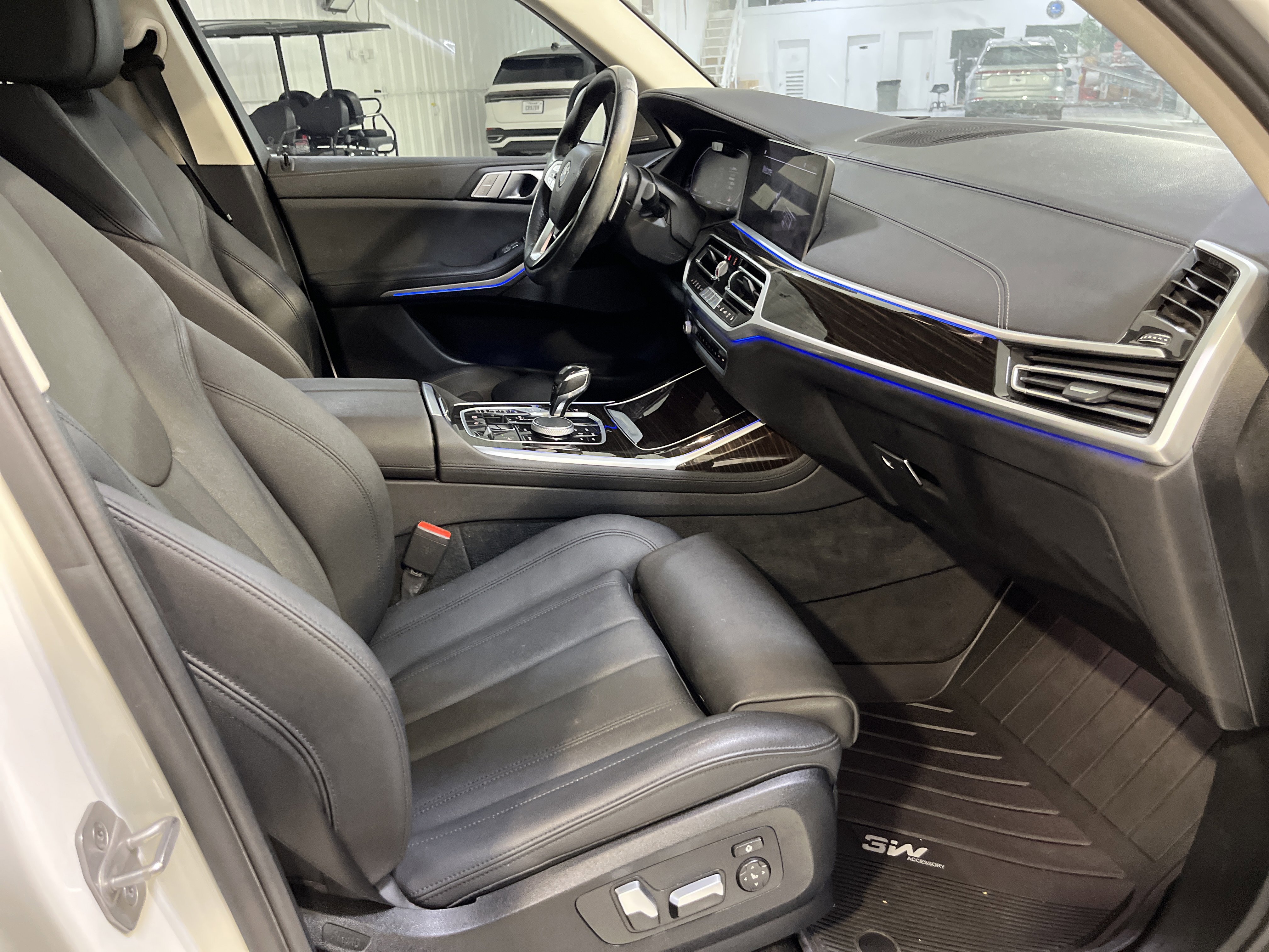 Used 2021 BMW X7 xDrive40i w/ Premium Package image 25