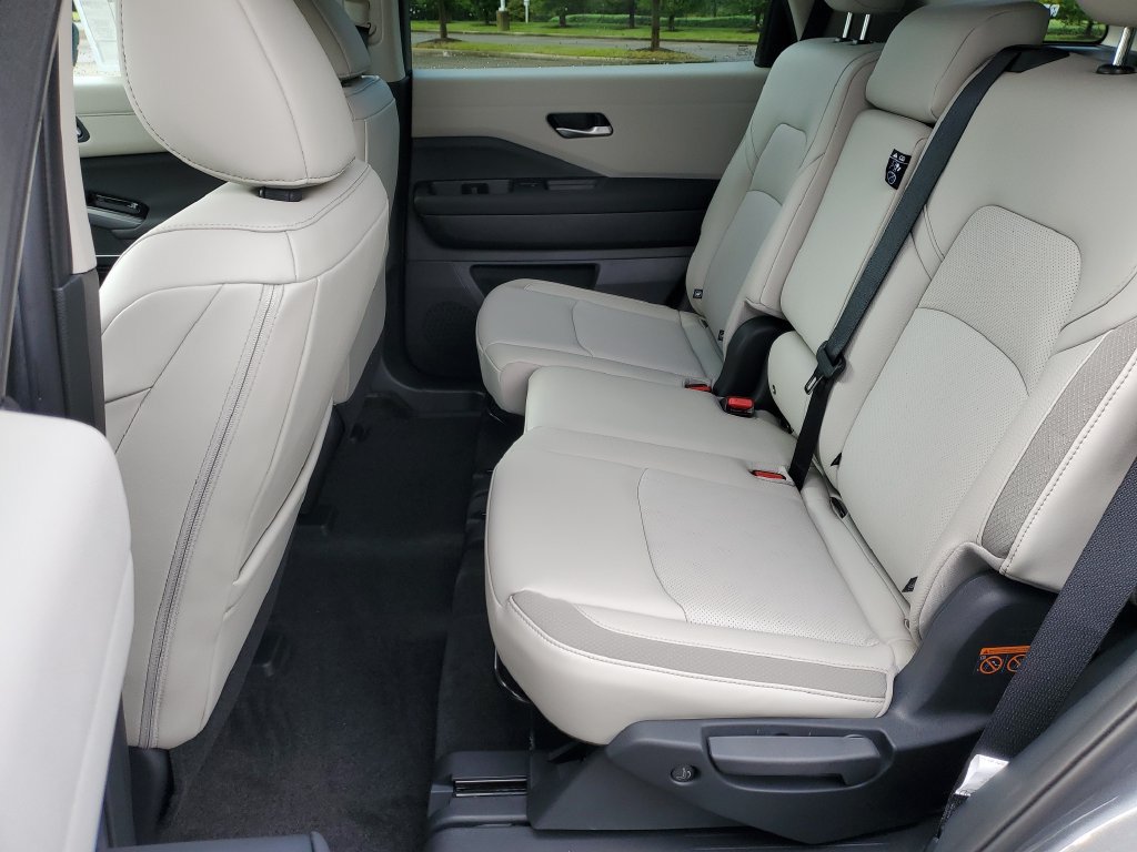 New 2026 Nissan Pathfinder SL FWD image 12