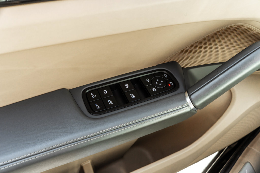 Used 2023 Porsche Cayenne Platinum Edition AWD/4WD image 15