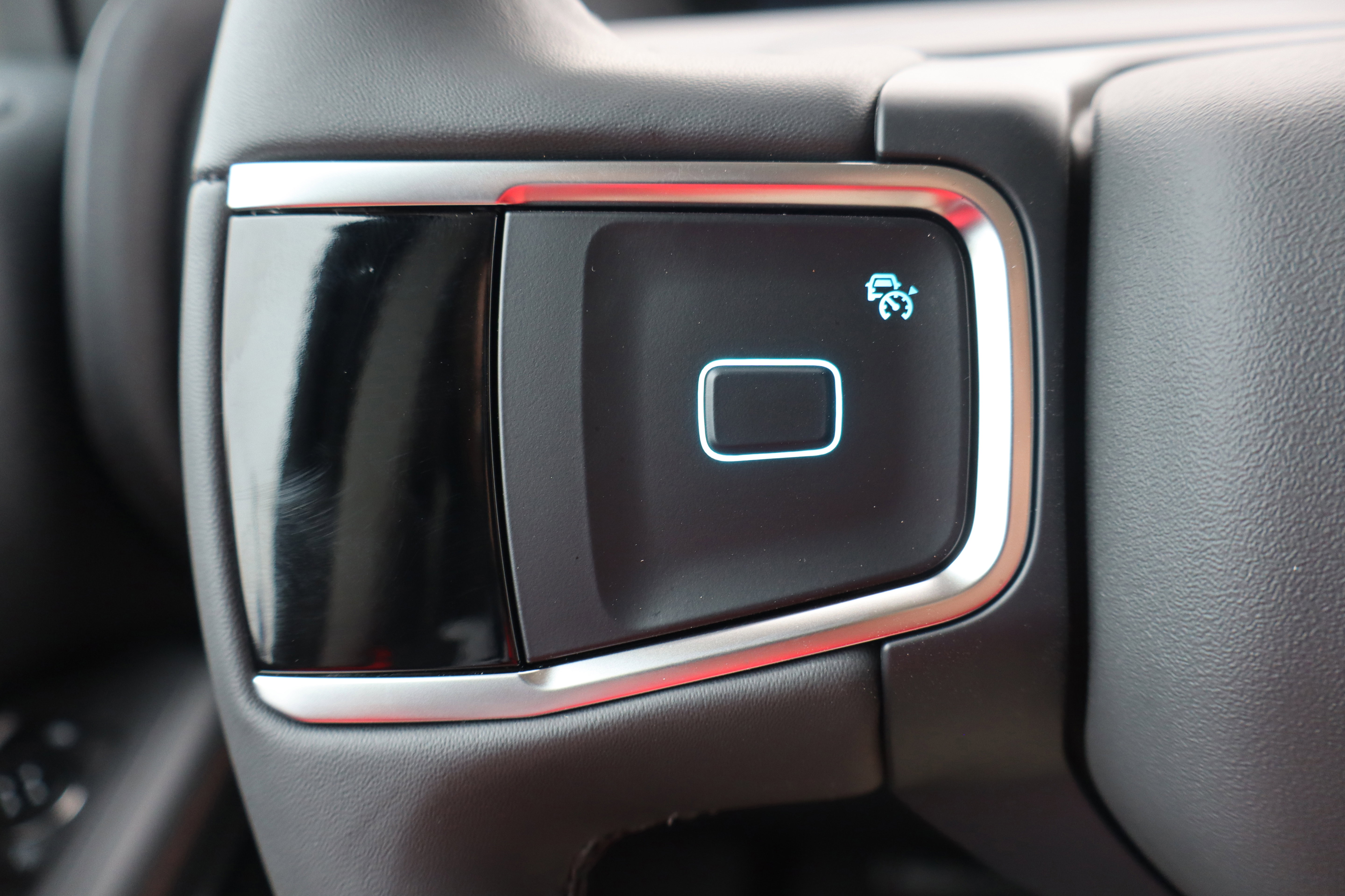 New 2025 Ford Expedition Active image 17