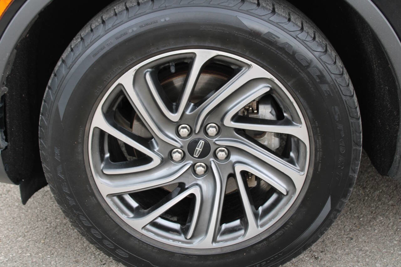 Used 2022 Lincoln Aviator AWD image 12