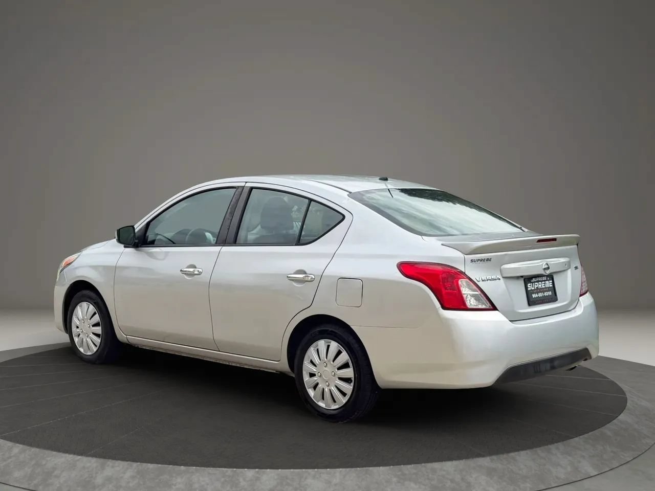 Used 2019 Nissan Versa SV FWD image 5