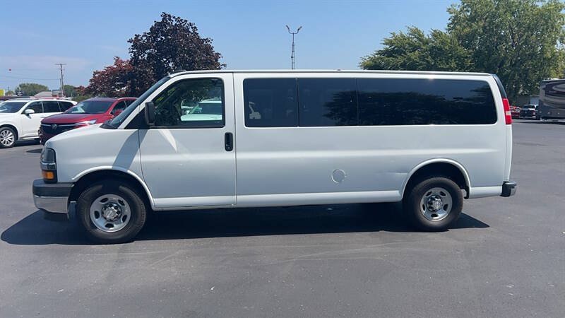 Used 2018 Chevrolet Express 3500 LT w/ LT Preferred Equipment Group RWD image 5