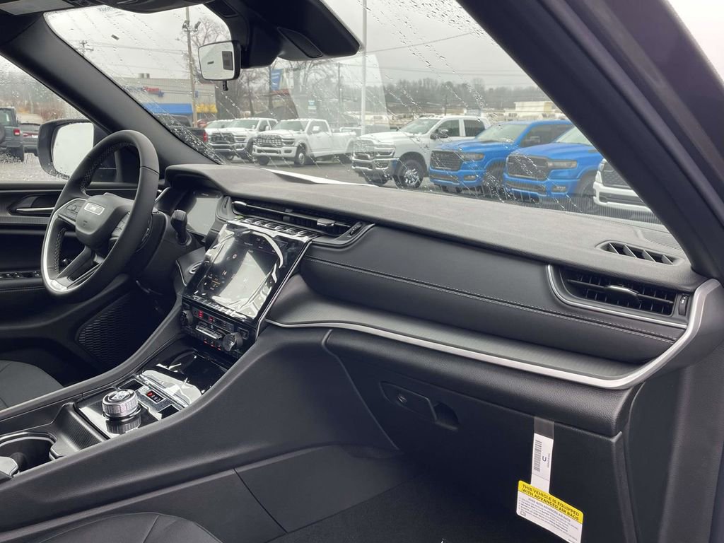 New 2025 Jeep Grand Cherokee Laredo X w/ Luxury Tech Group I image 14