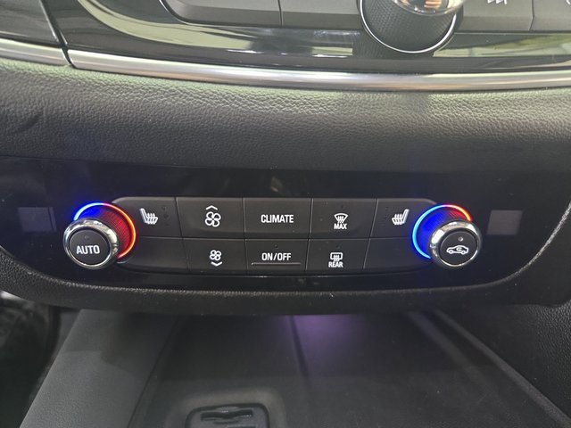 Used 2021 Buick Enclave Essence image 26