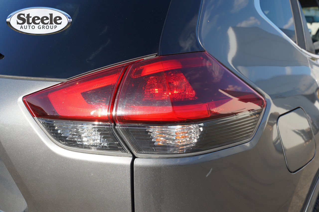 Used 2020 Nissan Rogue SV FWD image 21