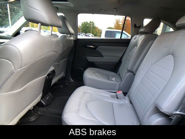 Used 2023 Toyota Highlander XLE image 22