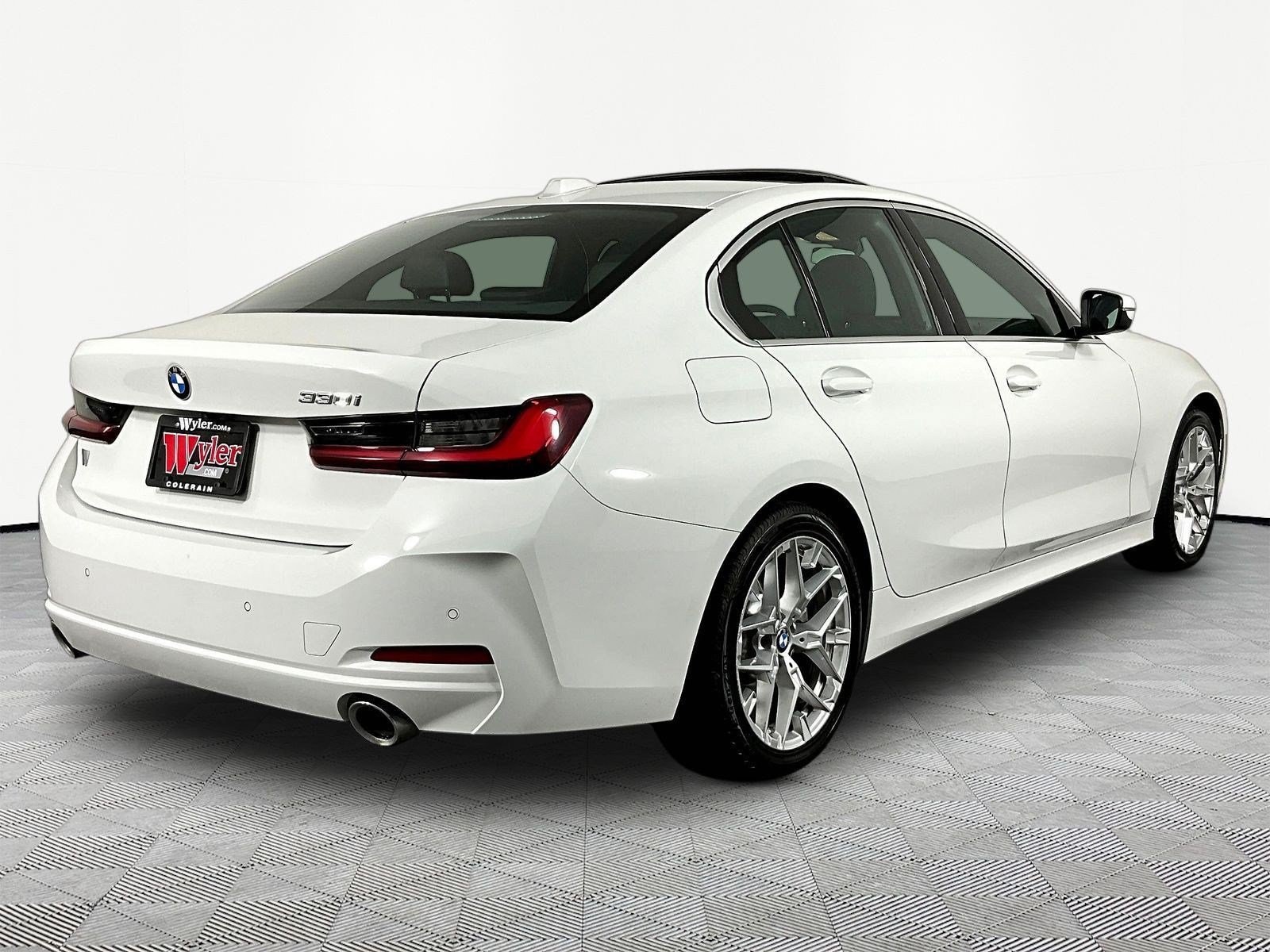 Used 2025 BMW 330i Sedan RWD image 6