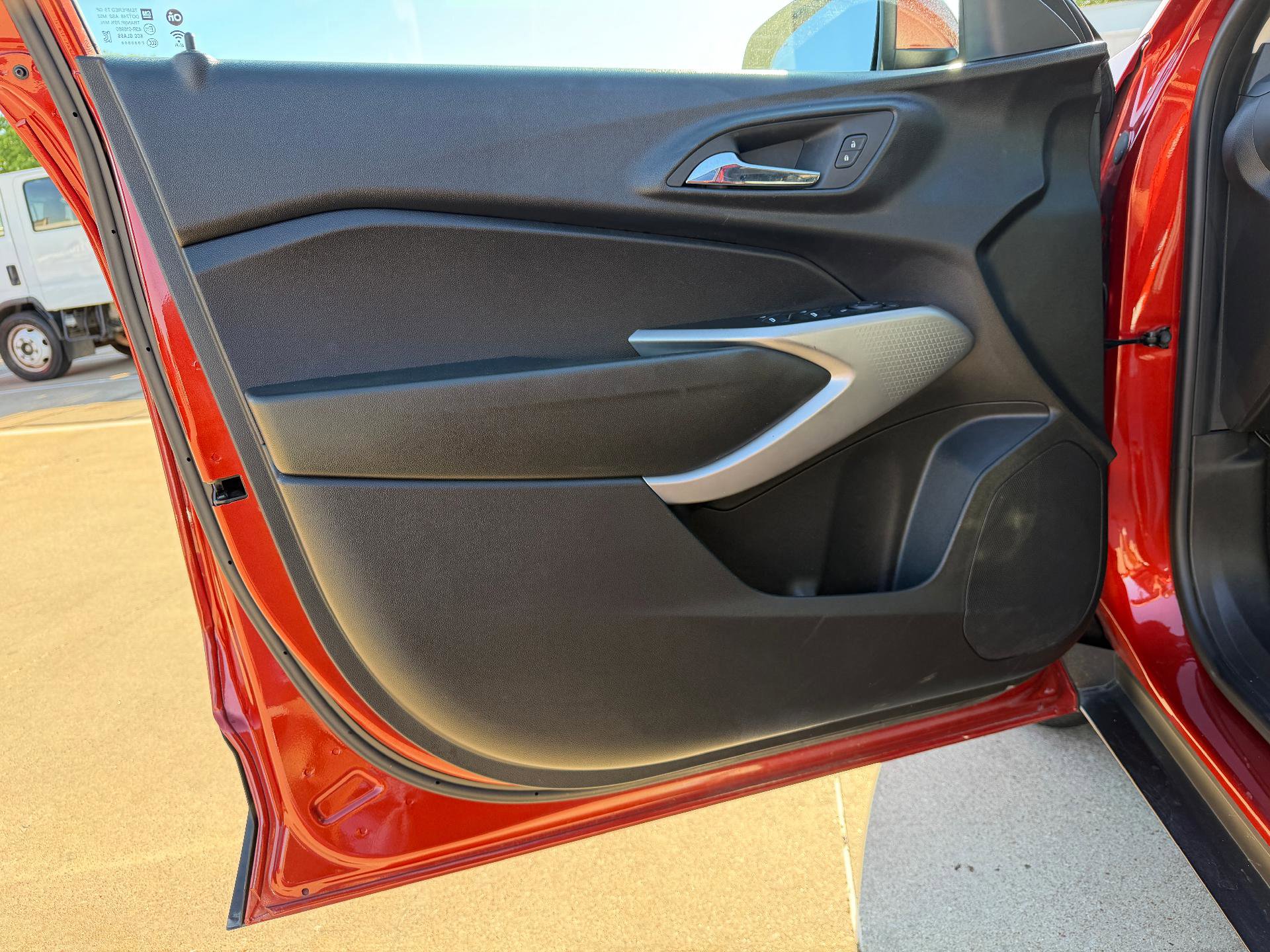 Used 2024 Chevrolet Trax LS w/ LS Convenience Package FWD image 19