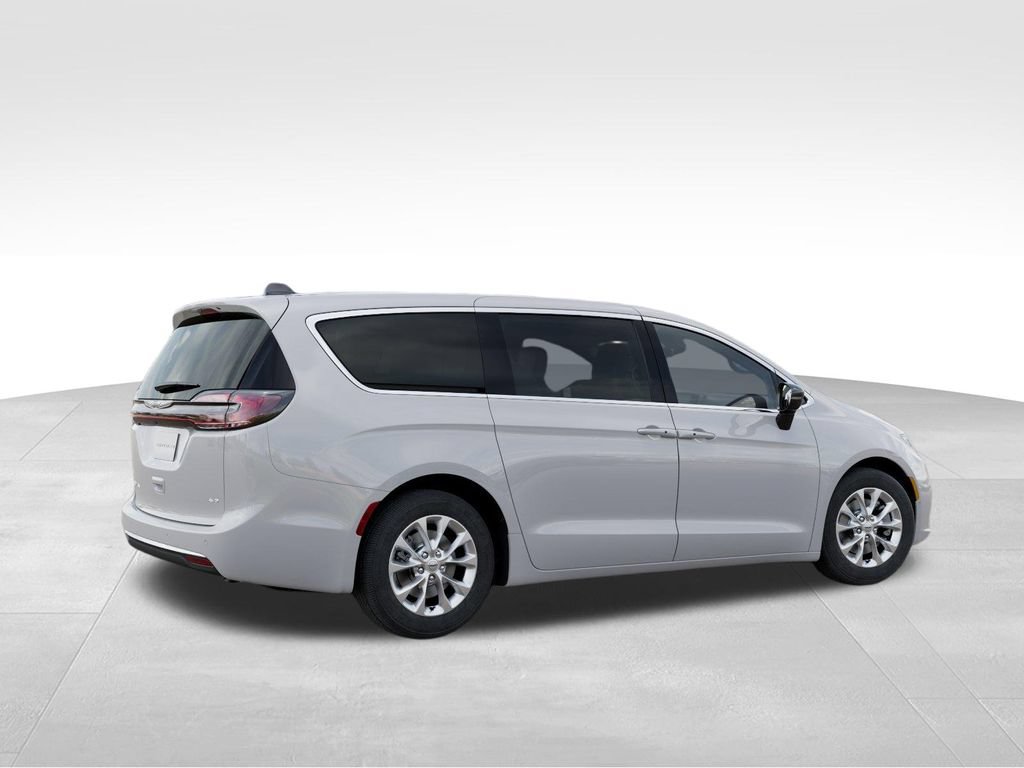 Used 2026 Chrysler Pacifica Select AWD/4WD image 4