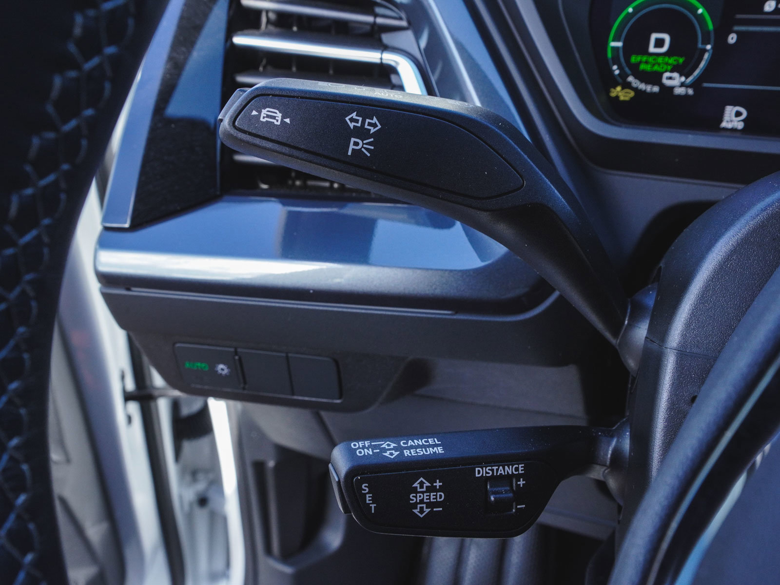 Used 2025 Audi Q4 e-tron Premium image 23