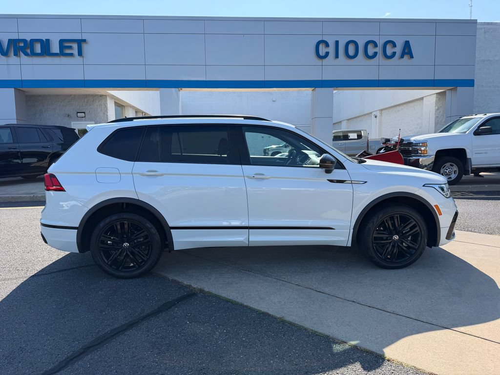 Used 2022 Volkswagen Tiguan SE R-Line AWD/4WD image 8