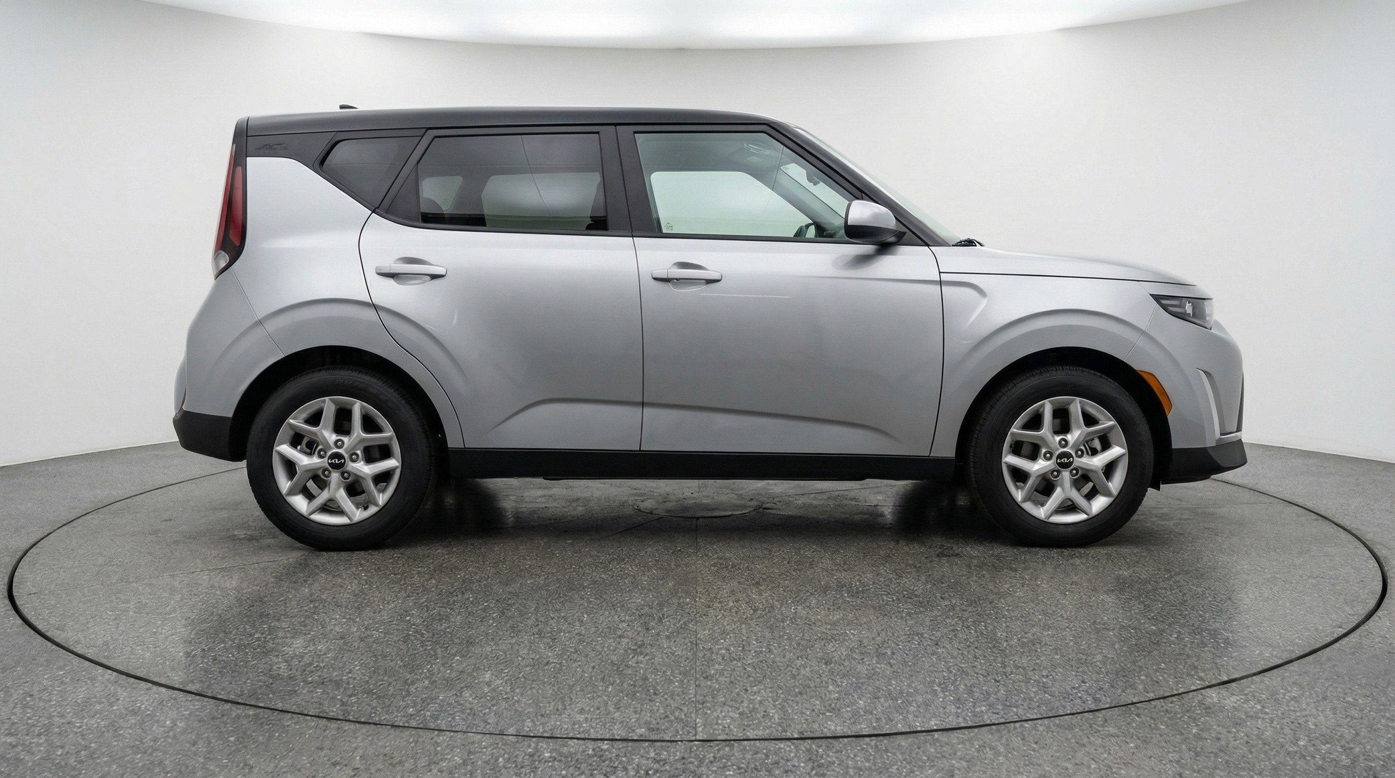 Used 2025 Kia Soul FWD image 11