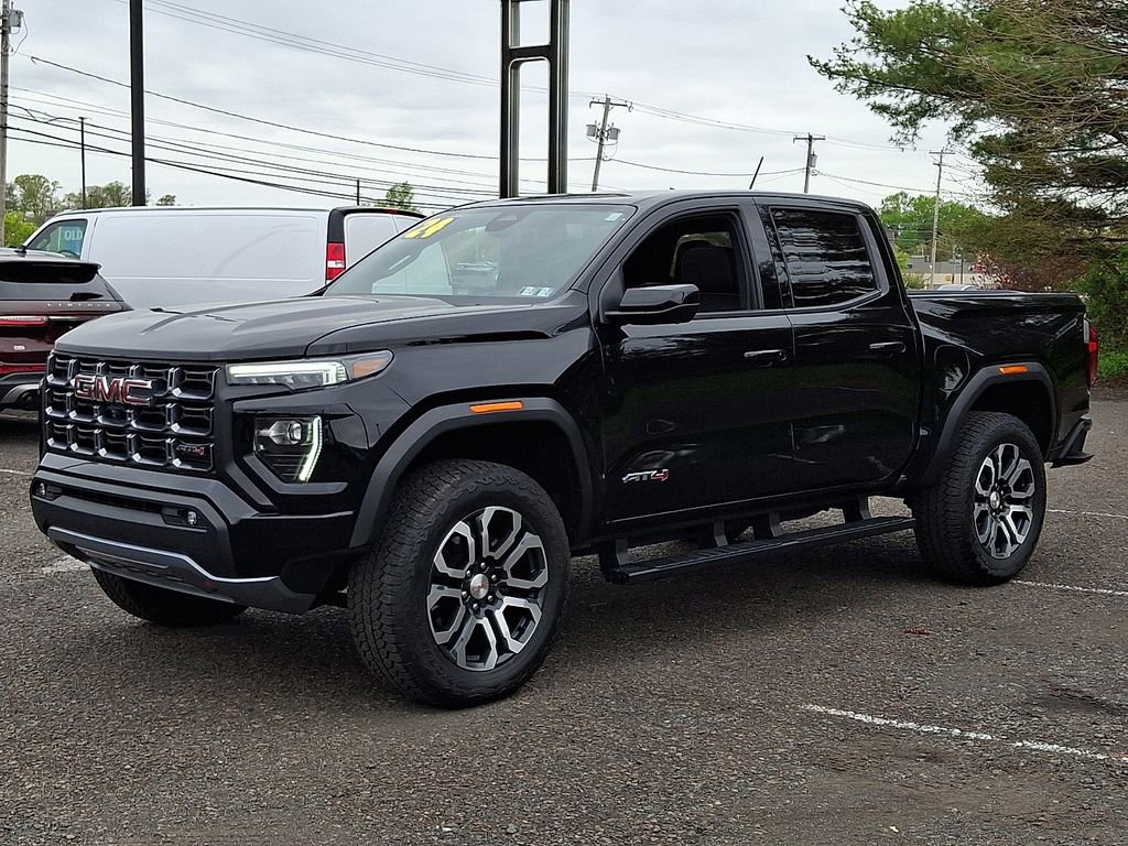 Certified 2024 GMC Canyon AT4 w/ AT4 Premium Package AWD/4WD image 3