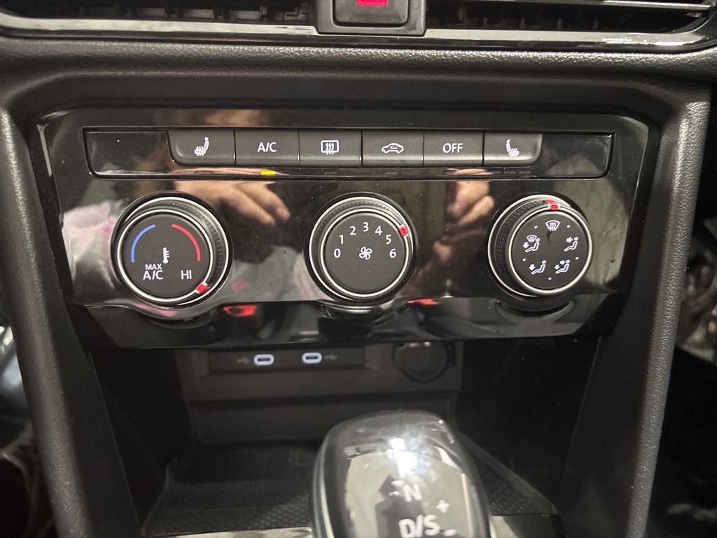 Used 2023 Volkswagen Taos SE image 21