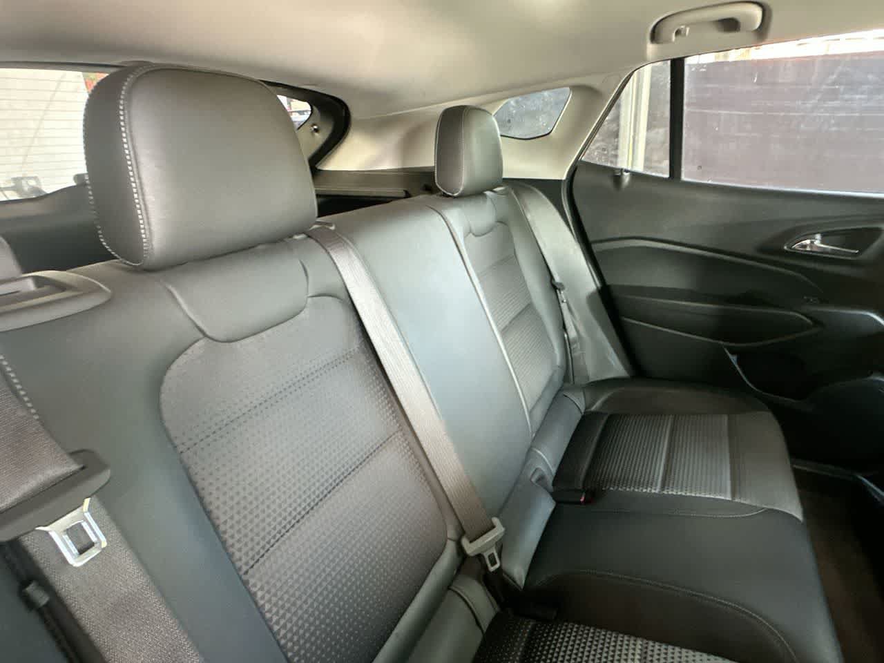 Used 2025 Chevrolet Trax LT w/ LT Convenience Package FWD image 26