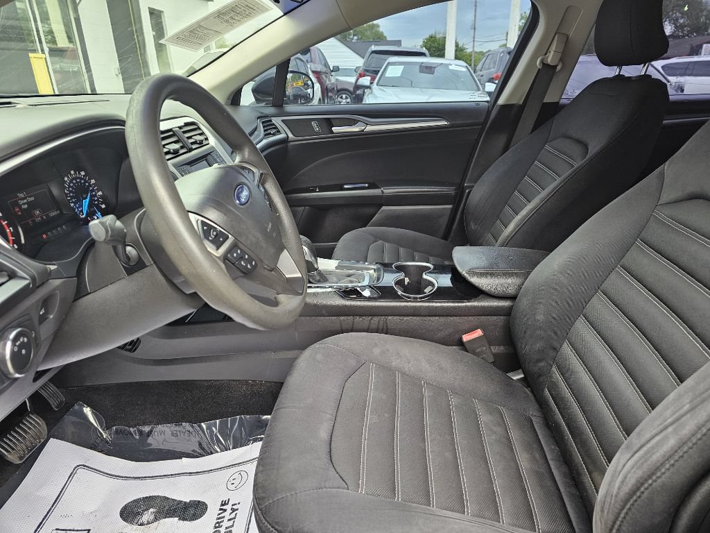 Used 2015 Ford Fusion SE FWD image 19